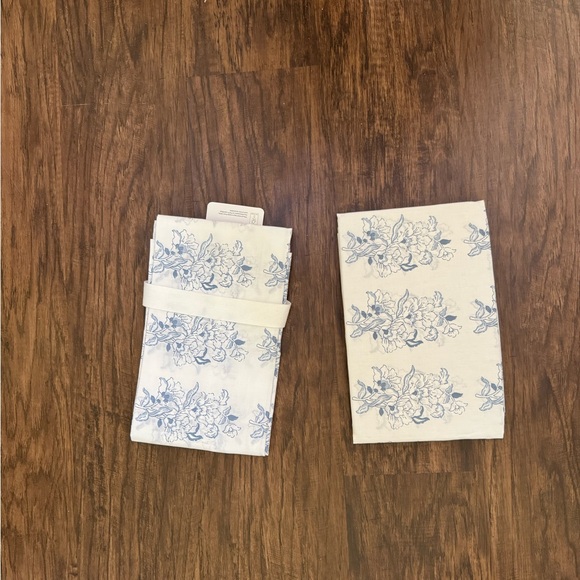 Pottery Barn Michapillowcase set of two